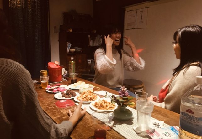 祝 新年ということで 英語 で 新年会 みんなでお酒持ち寄って新年を最高のスタートを わく旅サロン